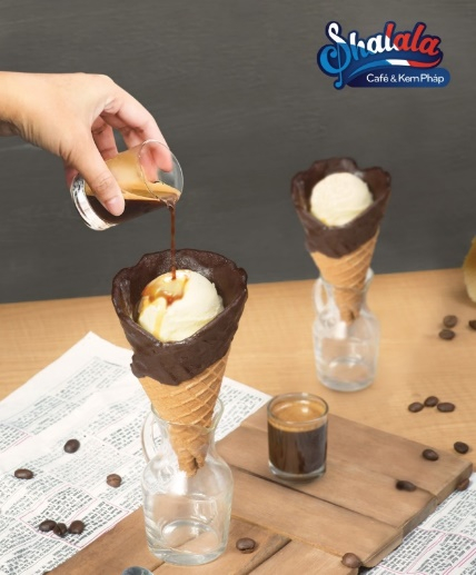 Affogato Cone - một biến tấu ngọt ng&agrave;o đến từ Shalala.