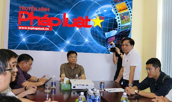 Đồng ch&iacute; Vũ Ho&agrave;ng Diệp, Ph&oacute; Tổng bi&ecirc;n tập B&aacute;o Ph&aacute;p luật Việt Nam b&aacute;o c&aacute;o t&igrave;nh h&igrave;nh hoạt động của B&aacute;o.