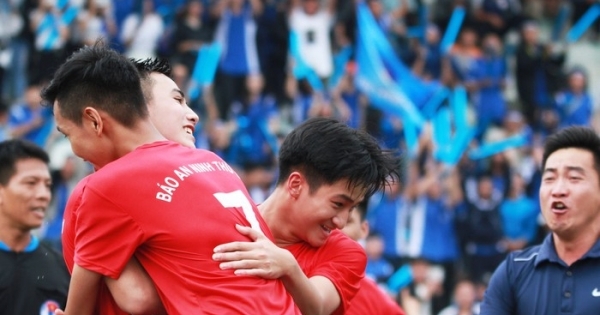 Vỡ òa giành vé đi tiếp!