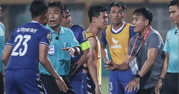 Tổng kết V-League 2019: Không có VAR, loạn trọng tài