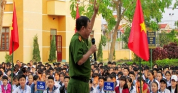 “Kéo” học sinh về với con chữ