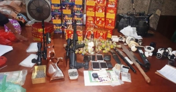 Bắt đôi vợ chồng biến nhà mình thành tụ điểm bán ma tuý có trang bị vũ khí nóng ở Nam Định