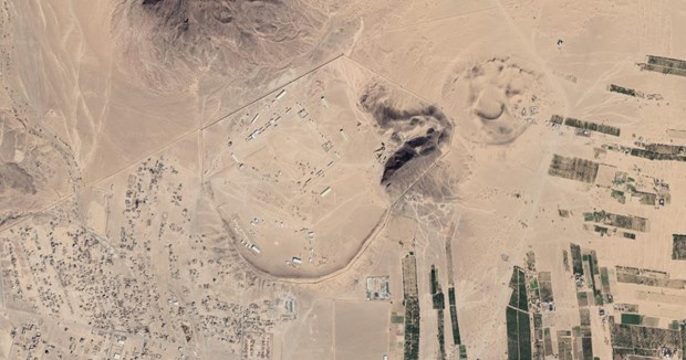 Hiện trường vụ tấn c&ocirc;ng nh&igrave;n từ tr&ecirc;n cao. (Nguồn: SouthFront)