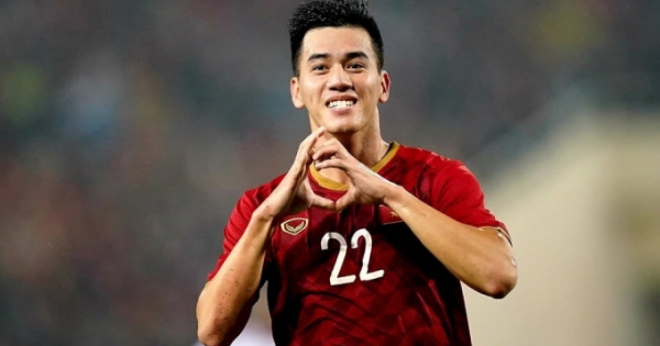 Clip - Xem lại pha ghi bàn xuất thần của Tiến Linh giúp Việt Nam hạ gục UAE