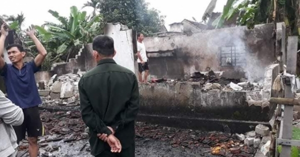 Cụ bà bị mù, bại liệt mắc kẹt trong căn nhà cháy dữ dội