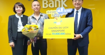 PVcomBank trao tặng chuyến du lịch Singapore cho khách hàng
