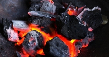 Kon Tum: Đốt than sưởi ấm, cô gái trẻ tử vong