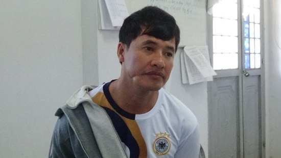 Dùng dao tự chế chém lìa ngón tay thanh tra giao thông