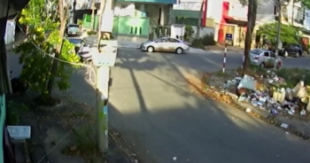 [Clip]: "Lao như tên bắn qua ngã tư, người phụ nữ nhận trái đắng"