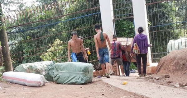 Nhà báo vào vai cửu vạn và cuộc rượt đuổi trong đêm khuya