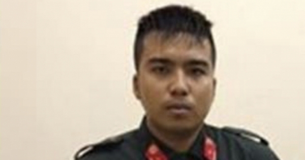 Bắt kẻ giả mạo công an đứng kiểm tra người đi đường