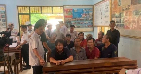 Vụ 26 ngư dân mất tích: Đón những người được cứu sống về quê