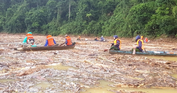 Quảng Nam chạy đua bão số 10 tìm người mất tích