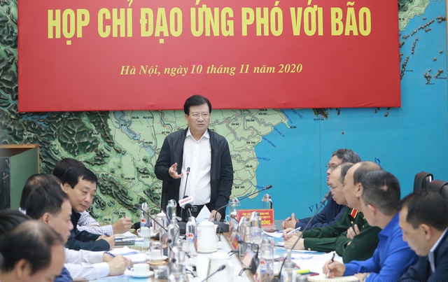 Ph&oacute; Thủ tướng Trịnh Đ&igrave;nh Dũng ph&aacute;t biểu chỉ đạo tại cuộc họp.