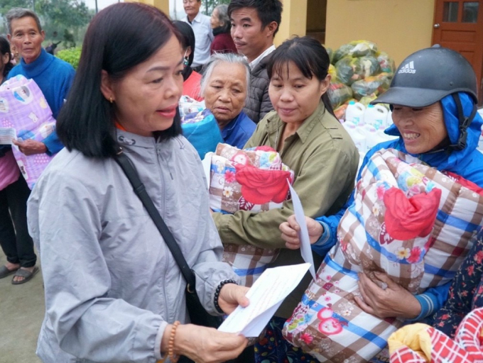 16 - Chua Linh Son cuu tro