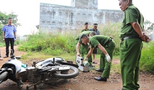 Truy tìm hung thủ sát hại tài xế xe ôm bằng 10 nhát dao