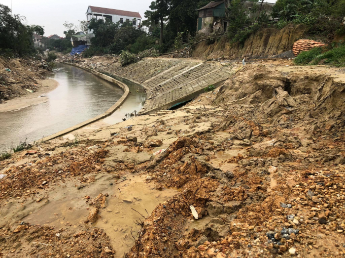 Trong đó, giá trị xây lắp của công trình hơn 13,7 tỷ đồng do Công ty CP Thảo Nguyên thi công. Công trình do UBND thị xã Hồng Lĩnh làm chủ đầu tư, khởi công vào tháng 6/2019. Thời hạn thực hiện trong 9 tháng. Tuy nhiên đến nay công trình vẫn chưa thể hoàn thành.