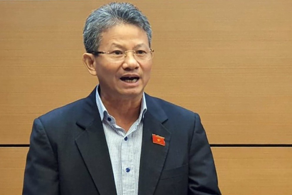 Đại biểu Đỗ Văn Sinh (Ủy vi&ecirc;n thường trực Ủy ban Kinh tế) kh&ocirc;ng đồng t&igrave;nh việc t&aacute;ch luật. Ảnh:&nbsp;N.Thắng.