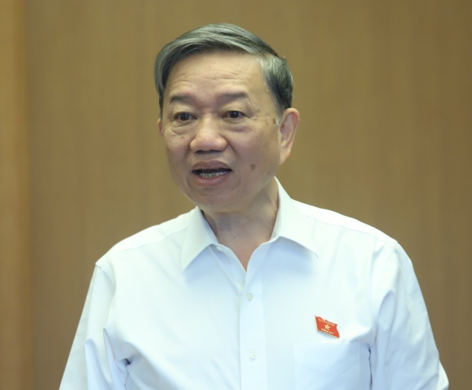 Bộ trưởng C&ocirc;ng an&nbsp;T&ocirc; L&acirc;m&nbsp;- người đứng đầu cơ quan soạn thảo luật lại khẳng định việc chuyển giao nhiệm vụ kh&ocirc;ng l&agrave;m ph&aacute;t sinh nh&acirc;n sự, bộ m&aacute;y mới, thậm ch&iacute; c&oacute; thể r&uacute;t gọn được. Ảnh:&nbsp;H.Vũ.