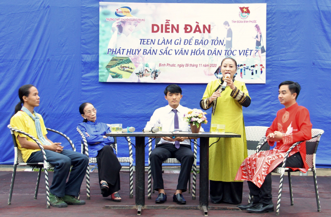 Nghệ nhân Cao Minh Hiền chia sẻ về tính cội nguồn của các làn điệu hát ru và nhắc nhở thế hệ trẻ cần gìn giữ và phát triển các yếu tố văn hóa truyền thống