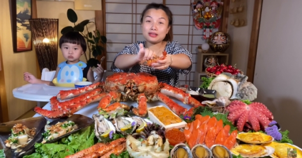 Góc khuất đằng sau nghề “khoe chuyện ăn uống”