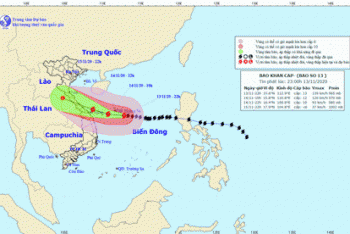 Bão số 13 áp sát đất liền các tỉnh miền Trung