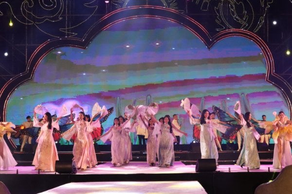 Tối ngày 14/11 tại Khu du lịch và giải trí quốc tế Tuần Châu, TP Hạ Long diễn ra đêm chung kết Cuộc thi người đẹp Hạ Long năm 2020