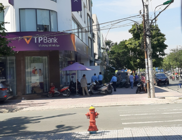 Người đàn ông xông vào ngân hàng dọa phóng hỏa để cướp tiền khai gì?