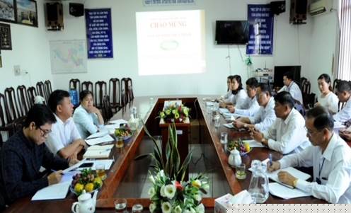 Đoàn kiểm tra làm việc với Chi cục An toàn vệ sinh thực phẩm tỉnh Long An.