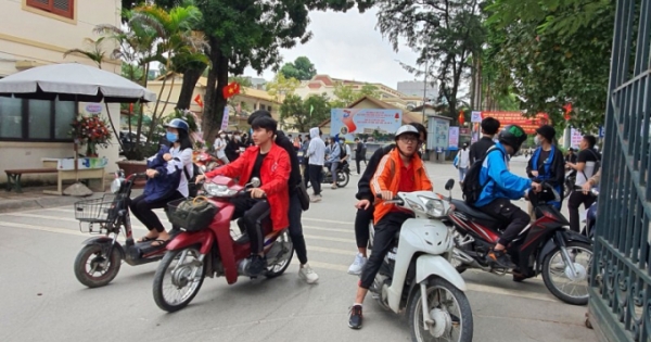 Tăng mức phạt không đeo khẩu trang nơi công cộng gấp 10 lần: Vì sao người dân vẫn “thờ ơ”?