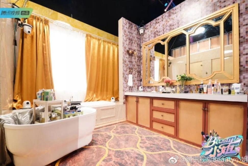 Từng vật dụng trong nhà tắm đều thể hiện sự sang trọng