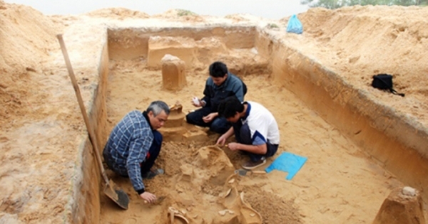 Mộ huyệt đất và mộ chum - bí ẩn của di tích Bãi Cọi