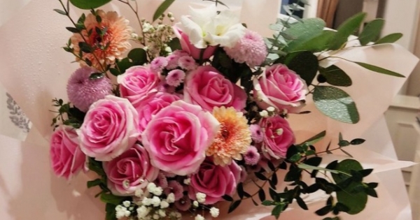 Hãy đổi màu cho hai chữ "hy sinh"