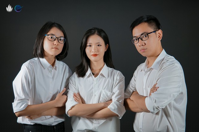 Khoa Kinh tế Quốc tế mang đến 3 “màu sắc” vô cùng tiềm năng: Nguyễn Thị Hồng Anh, Lê Thị Ngọc Anh, Nguyễn Nam Hoàng. Nguyễn Thị Hồng Anh sở hữu 8.0 IELTS và vốn kiến thức xã hội cực kỳ rộng. Ngọc Anh từng giành Huy chương Vàng IOE cấp Quốc gia năm học 2018-2019. Nam sinh duy nhất của đội thi Nam Hoàng hoàn thành thuyết phục Ban Giám khảo “khó tính” của chương trình bằng sự tự tin, phong thái đĩnh đạc và tư duy thủ lĩnh chắc chắn.