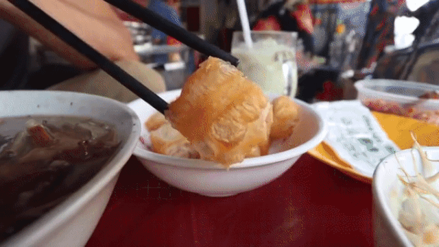 Ăn kèm cùng quẩy giòn cho đúng điệu