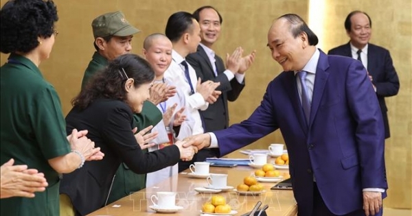 Thủ tướng Nguyễn Xuân Phúc gặp mặt, tuyên dương 