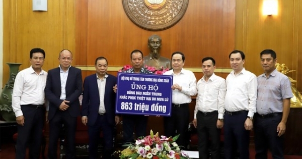 Mặt trận phân bổ 325 tỷ đồng đến bà con vùng lũ