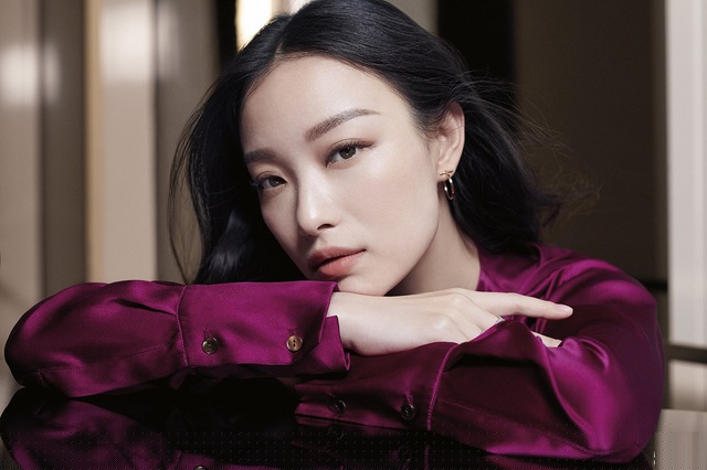 Nghê Ni sở hữu gương mặt đẹp lạ, thanh tú và dáng vóc nhỏ nhắn. Cô còn là một gương mặt quen thuộc trên các ấn phẩm thời trang. 