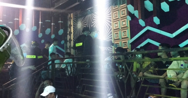 64 người ăn mừng sinh nhật bạn bằng ma túy trong quán bar