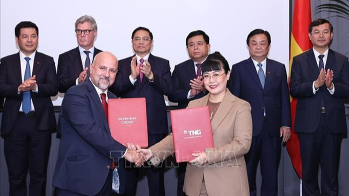 Thủ tướng chứng kiến lễ ký kết, trao 26 thỏa thuận hợp tác Việt-Anh