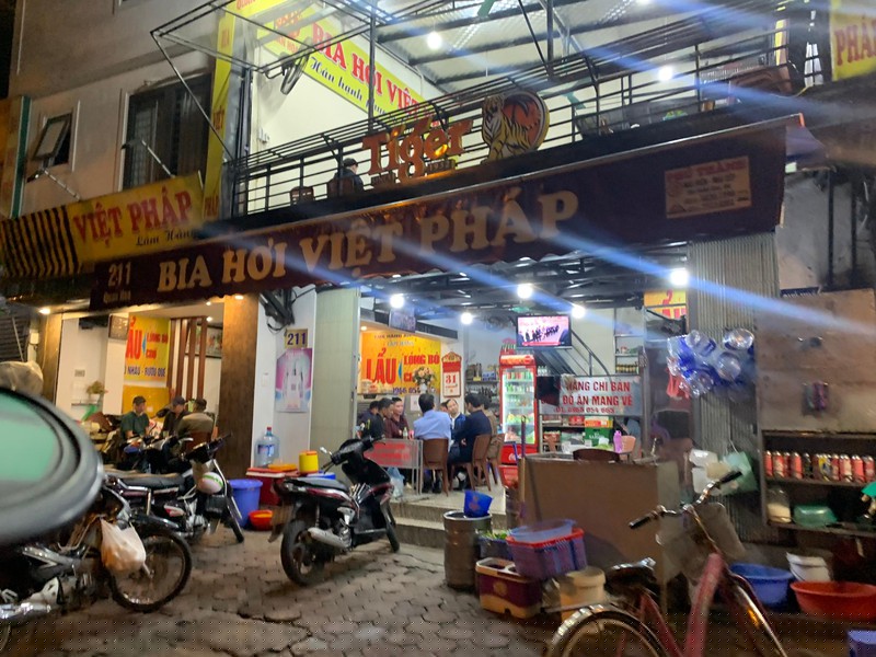 Hoạt động bất chấp lệnh cấm của UBND TP