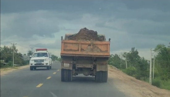 Xe chở quá khổ, quá tải "tung hoành" trên các tuyến đường ở Gia Lai?