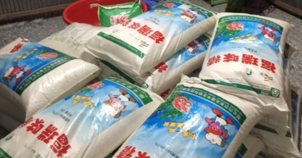 Thu giữ số lượng lớn bột giặt, bột ngọt nghi vấn hàng giả mạo ở An Giang