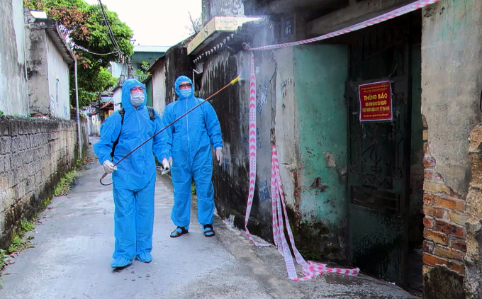 Dong trieu phong toa 01 thon do nghi co o dich COVID-19 trong cong dong -03