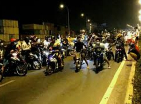 Bị đánh đến thương tích 32% vì từ chối... đua xe