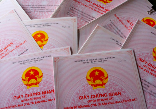 Bình Dương: Nhóm đối tượng chuyên đi làm giả sổ đỏ, lừa bán đất rồi chiếm đoạt hơn 2,5 tỷ đồng "sa lưới"