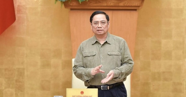 Thủ tướng yêu cầu tăng cường kiểm tra phòng chống dịch ở nhà ga, sân bay