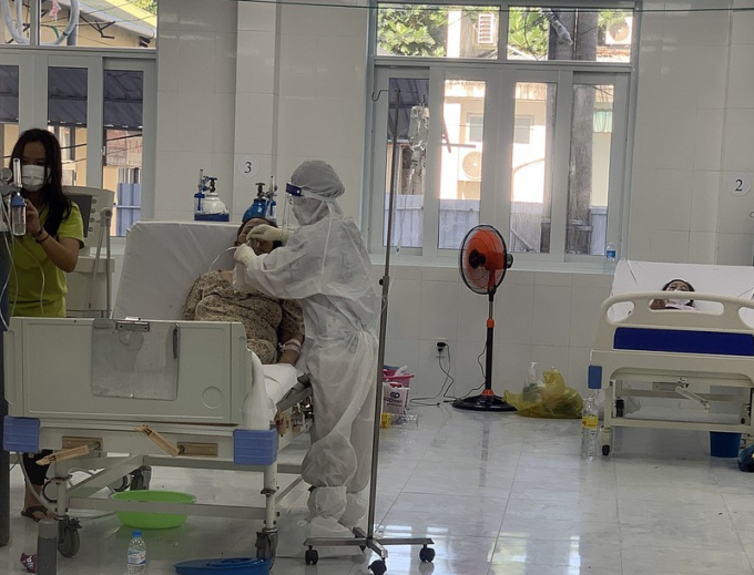 Điều trị bệnh nhân nhiễm COVID-19 tại Bệnh viện La Gi.