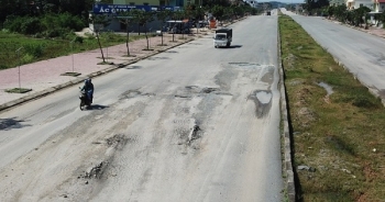 Đường gần 300 tỷ đồng chưa bàn giao đã hỏng