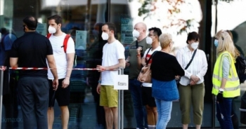 Dịch COVID-19 "quật lại" châu Âu là do "thả lỏng" quá sớm?